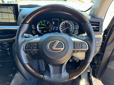 2015 Lexus LX — фото 18