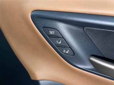 2025 Toyota CROWN ESTATE thumbnail 30