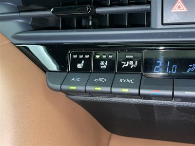 2025 Toyota CROWN ESTATE photo 15