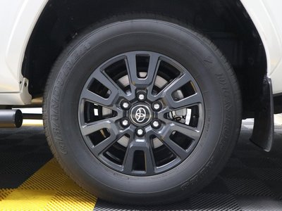 2024 Toyota LAND CRUISER 300 thumbnail 19