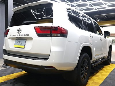 2024 Toyota LAND CRUISER 300 photo 9