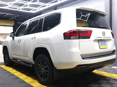 2024 Toyota LAND CRUISER 300 photo 11