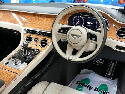 صورة 10 لـ 2023 Bentley CONTINENTAL