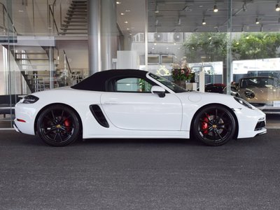 2018 Porsche 718 photo 2