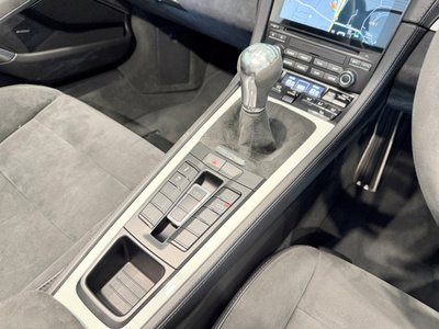 2018 Porsche 718 photo 12