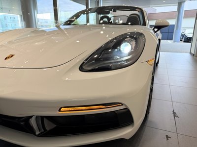 2018 Porsche 718 thumbnail 18