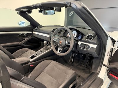 2018 Porsche 718 photo 10