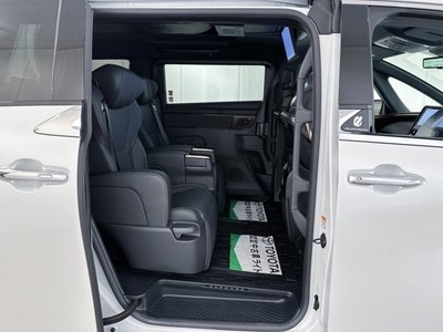 صورة 18 لـ 2025 Toyota ALPHARD