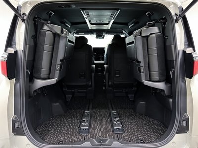 صورة 16 لـ 2025 Toyota ALPHARD
