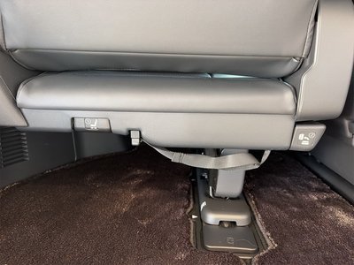 صورة 61 لـ 2025 Toyota VELLFIRE