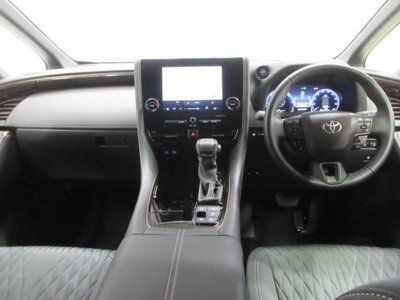 2025 Toyota ALPHARD — фото 6