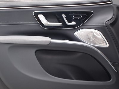 2025 Mercedes-BENZ EQS photo 8