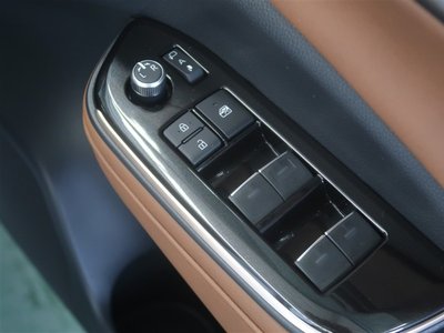 2026 Toyota CROWN ESTATE thumbnail 25