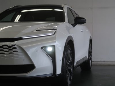 2026 Toyota CROWN ESTATE thumbnail 28