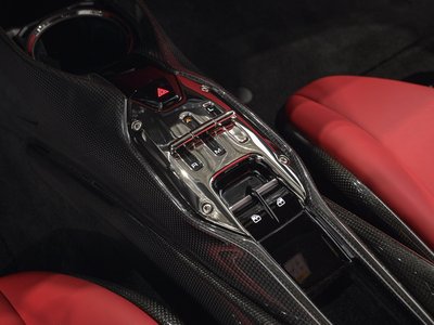 صورة 15 لـ 2021 Ferrari SF90 STRADALE