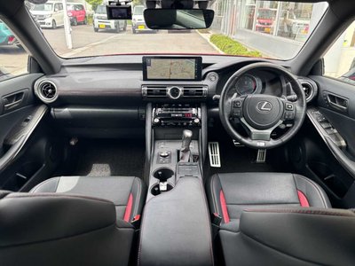 2022 Lexus IS photo 5