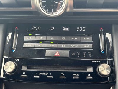 2022 Lexus IS photo 13