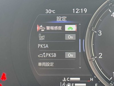 2022 Lexus IS thumbnail 21