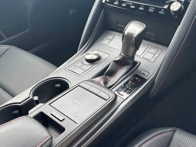 2022 Lexus IS photo 16