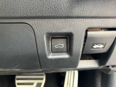 2022 Lexus IS thumbnail 18