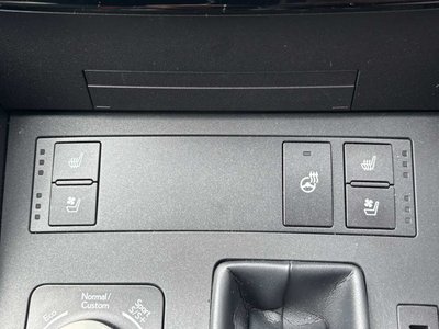 2022 Lexus IS photo 14
