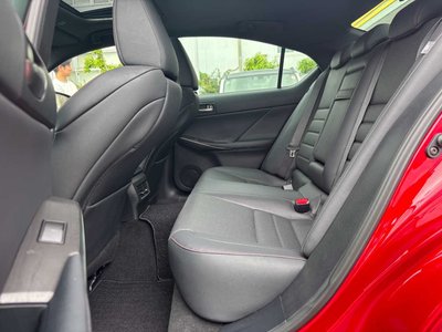 2022 Lexus IS thumbnail 33