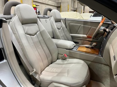 2005 Cadillac XLR — фото 11