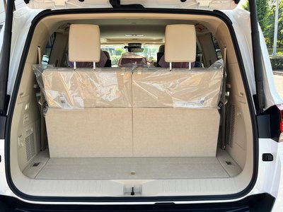2024 Toyota LAND CRUISER 300 photo 13