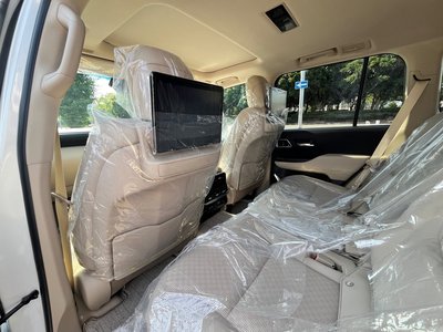 2024 Toyota LAND CRUISER 300 photo 18