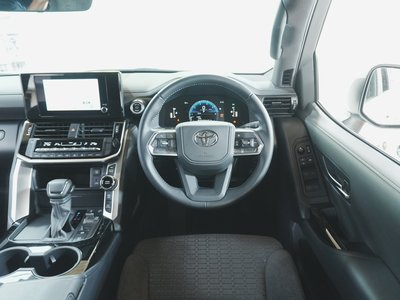 2025 Toyota LAND CRUISER 300 thumbnail 22