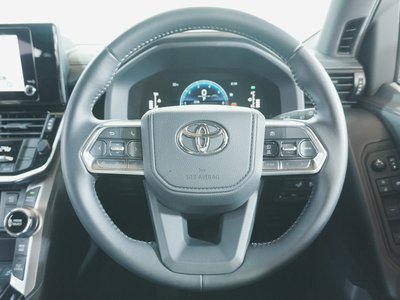 2025 Toyota LAND CRUISER 300 thumbnail 24