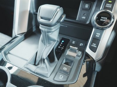 2025 Toyota LAND CRUISER 300 thumbnail 35
