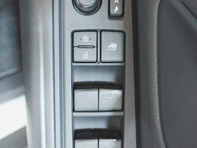 2025 Toyota LAND CRUISER 300 thumbnail 40
