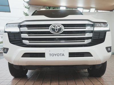 2025 Toyota LAND CRUISER 300 photo 9