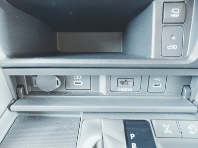 2025 Toyota LAND CRUISER 300 thumbnail 38