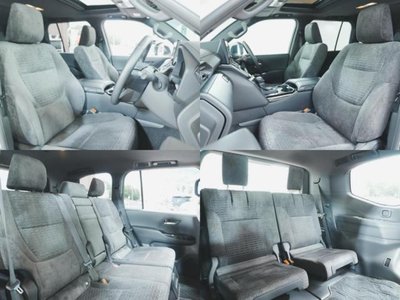 2025 Toyota LAND CRUISER 300 photo 4