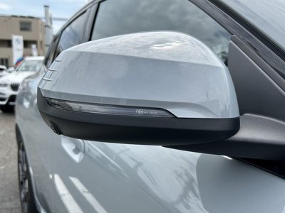 2025 BMW IX2 — миниатюра 13