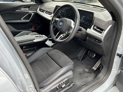 2025 BMW IX2 — миниатюра 33