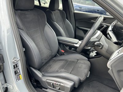 2025 BMW IX2 — миниатюра 32