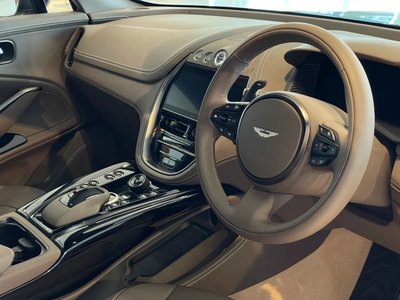 2026 Aston Martin DBX — миниатюра 10