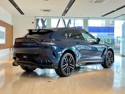 2026 Aston Martin DBX — миниатюра 11