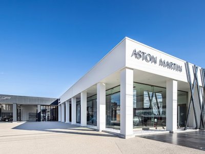 2026 Aston Martin DBX — миниатюра 3