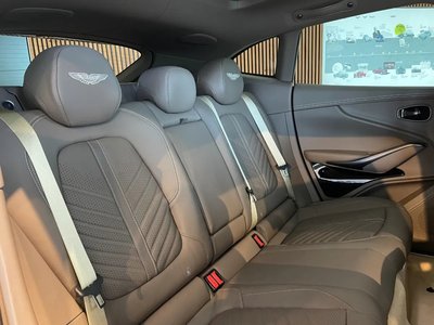 2026 Aston Martin DBX — миниатюра 7