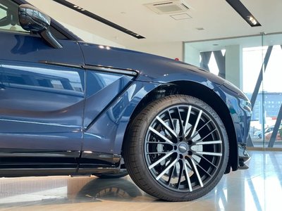 2026 Aston Martin DBX — миниатюра 6