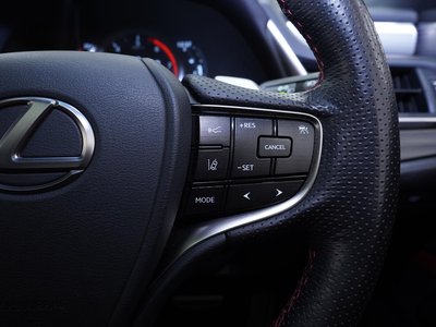 2020 Lexus ES thumbnail 24