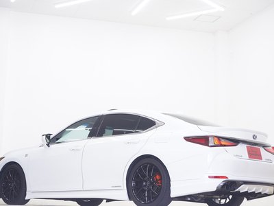 2020 Lexus ES thumbnail 18