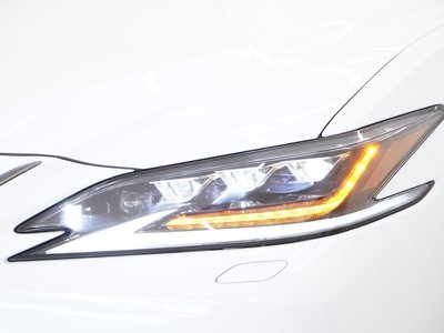 2020 Lexus ES photo 9