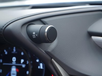 2020 Lexus ES thumbnail 32