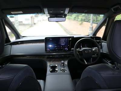صورة 16 لـ 2024 Lexus LM