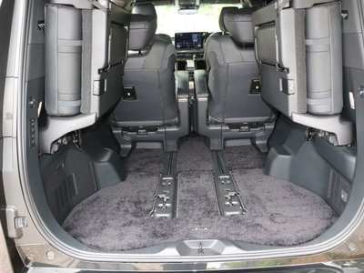 صورة 15 لـ 2024 Lexus LM